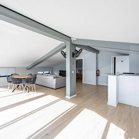 Palm Breeze Loft Apartment *